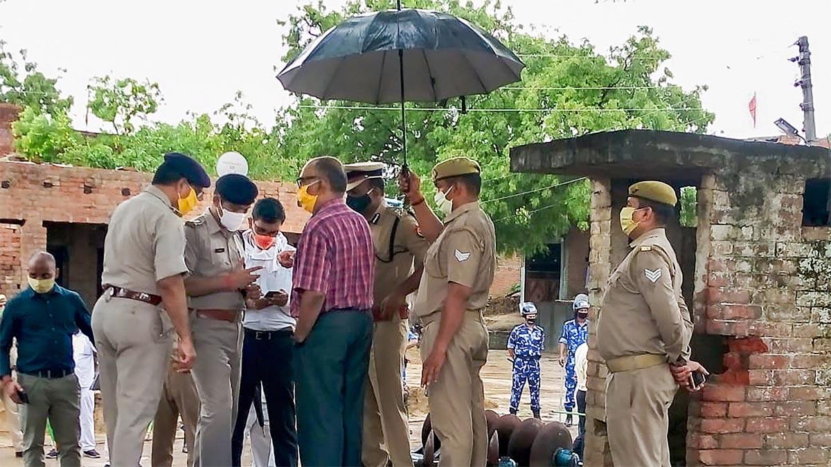 सीओ सहित आठ पुलिसकर्मियों की हत्या केस में SIT की आई रिपोर्ट (फाइल फोटो-PTI)