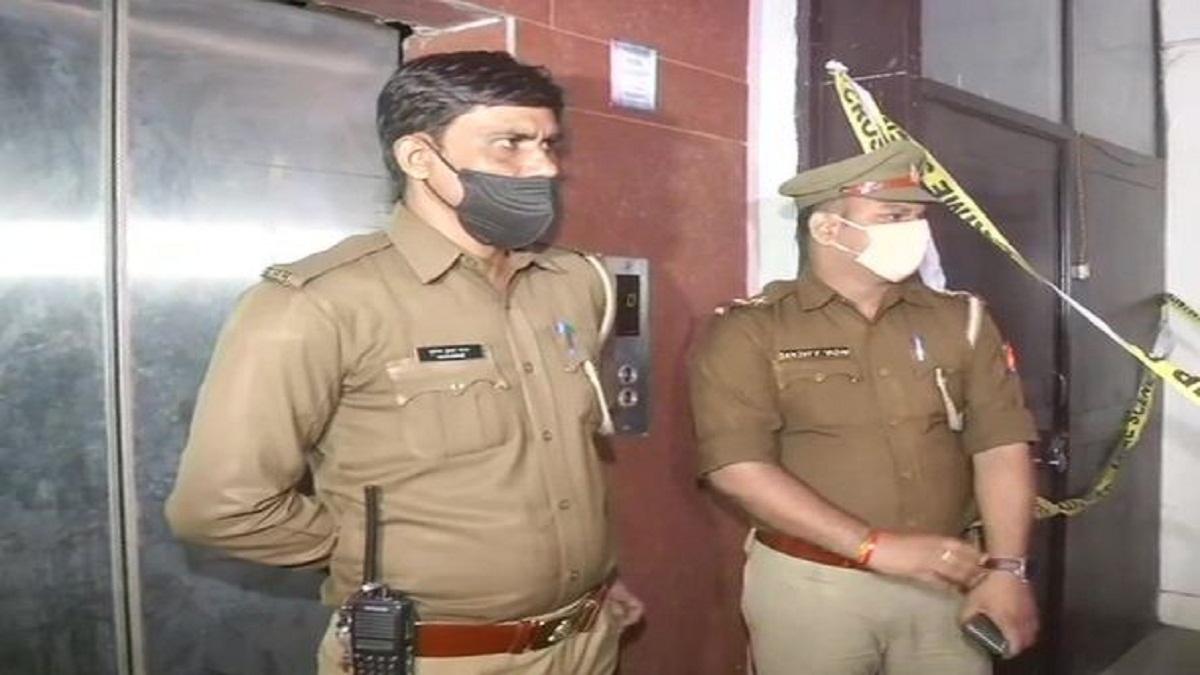 लखनऊः सपा एमएलसी के फ्लैट में युवक की हत्या, बर्थडे पर चली गोली - LUCKNOW FIRING IN FLAT OWNED BY SAMAJWADI MLC DEAD - AajTak