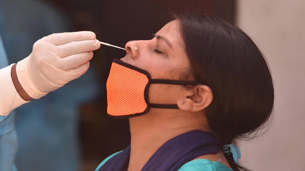 इंदौर के एक शो-रूम से 31 कर्मचारी संक्रमित (सांकेतिक-पीटीआई)