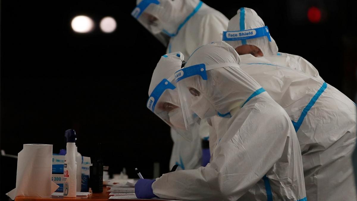 कोरोना वायरस के एक्टिव केस में आई कमी (फाइल फोटोः पीटीआई)