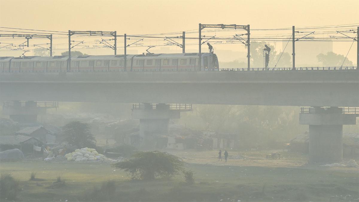Delhi Air Pollution: टेंशन बढ़ा रही दिल्ली की 'खराब हवा', ये है प्रदूषण फैलने का सबसे बड़ा कारण! - Delhi air pollution air quality remains very poor in delhi data says stubble burning up by 49 per cent in Punjab lbs - AajTak