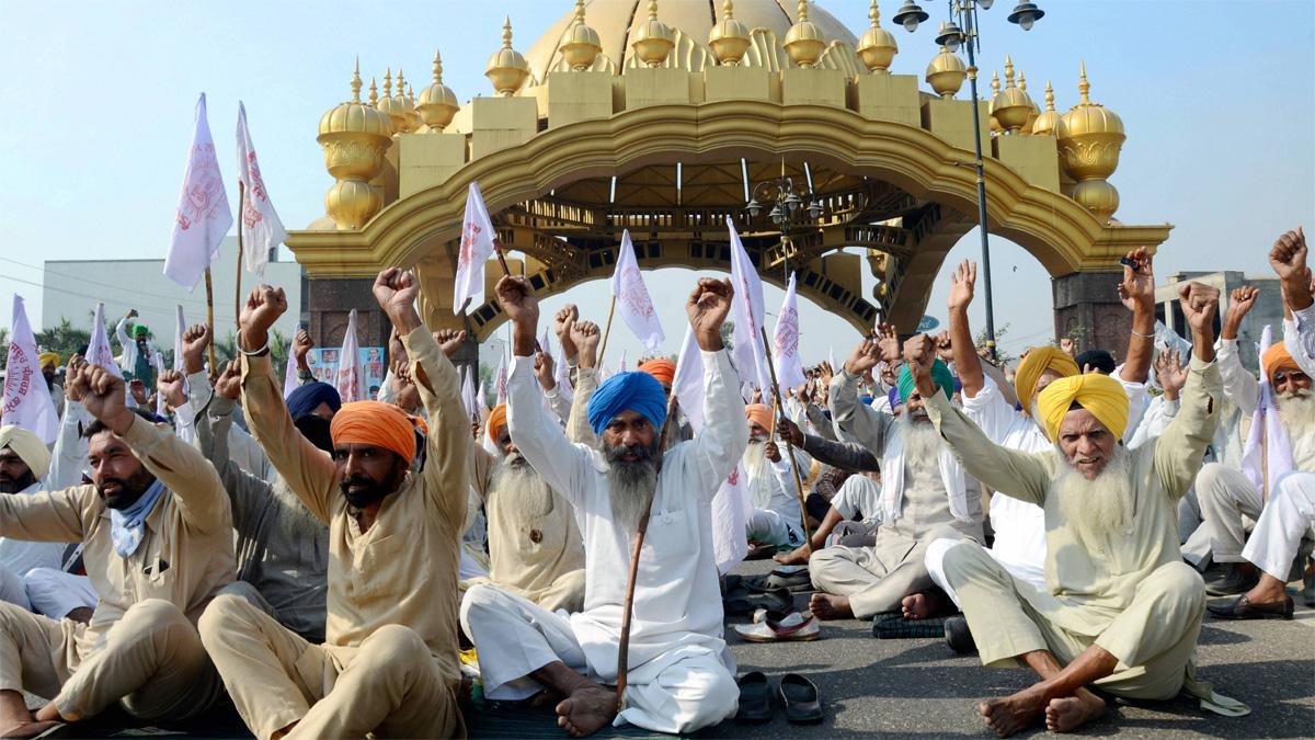 अमृतसर में कृषि कानूनों का विरोध करते किसान (फोटो-PTI)