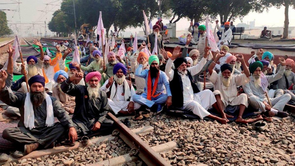 पंजाब में कृषि कानूनों के विरोध में किसानों के प्रदर्शन से बंद से मालगाड़ियों की आवाजाही (पीटीआई) 