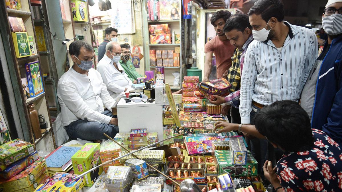 कई राज्यों में पटाखों पर बैन (फोटो- पीटीआई)