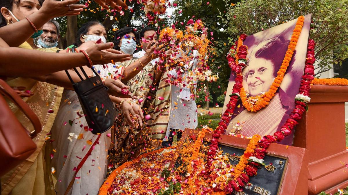 पूर्व प्रधानमंत्री इंदिरा गांधी की 103वीं जयंती आज (फोटो- पीटीआई)