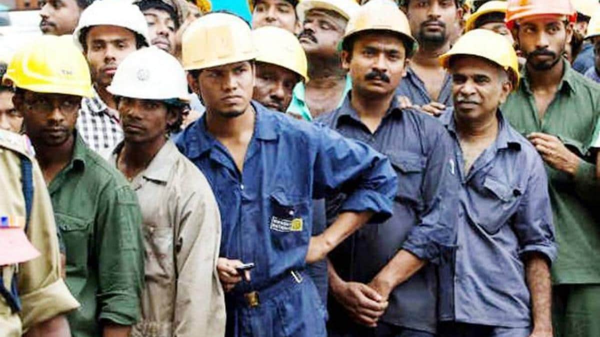 अर्थव्यवस्था में सुधार के बावजूद अक्टूबर में घटा रोजगार, त्योहारी सीजन से नहीं पड़ा फर्क अर्थव्यवस्था में सुधार के बावजूद अक्टूबर में घटा रोजगार, त्योहारी सीजन से नहीं पड़ा फर्क