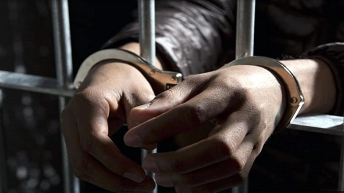 पुलिस ने हथियार जप्त कर किया एफआईआर दर्ज.