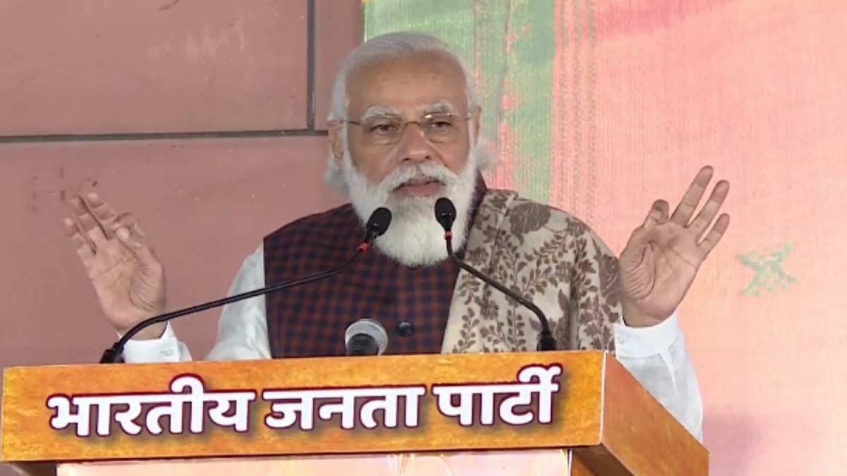 बिहार चुनाव में जीत के बाद दिल्ली में बीजेपी मुख्यालय में भाषण देते PM मोदी (ट्विटर)