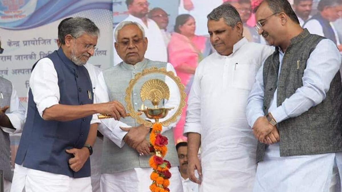 सीएम के लिए नीतीश पर ना-नुकुर नहीं, स्पीकर के लिए होगी NDA में ‘जंग’! सीएम के लिए नीतीश पर ना-नुकुर नहीं, स्पीकर के लिए होगी NDA में ‘जंग’!