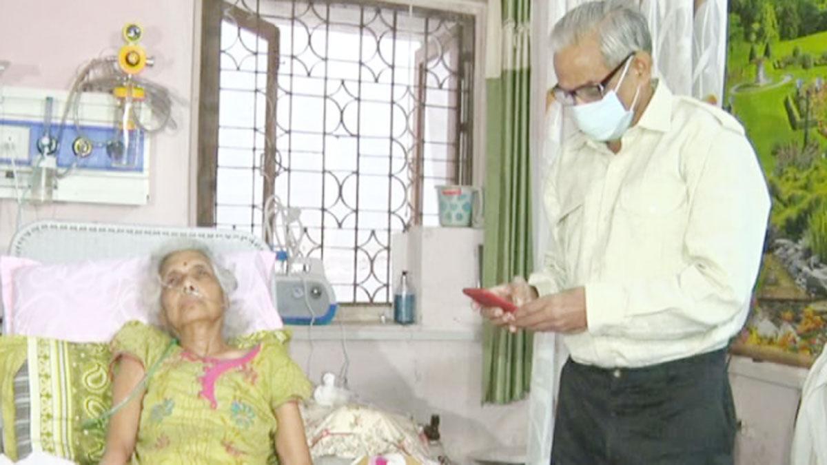 बीमार पत्नी के लिए रिटायर्ड इंजीनियर ने अपने घर का पूरा नक्शा (फोटो आजतक)