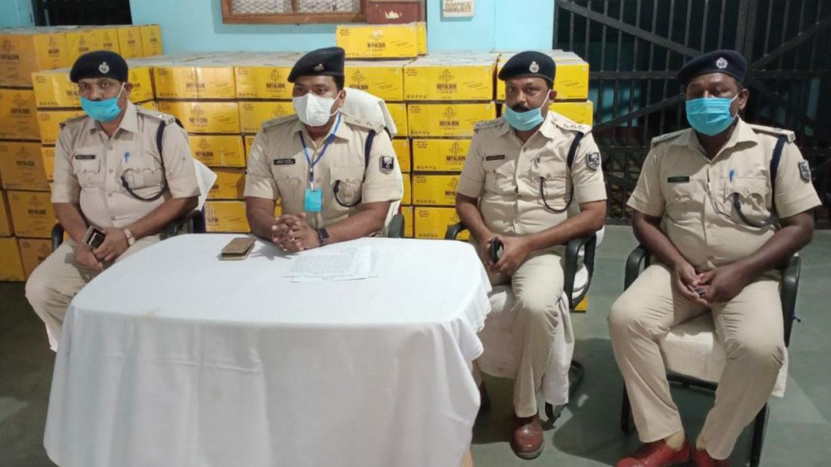 शराब की बड़ी खेप बरामद (फोटो आजतक)