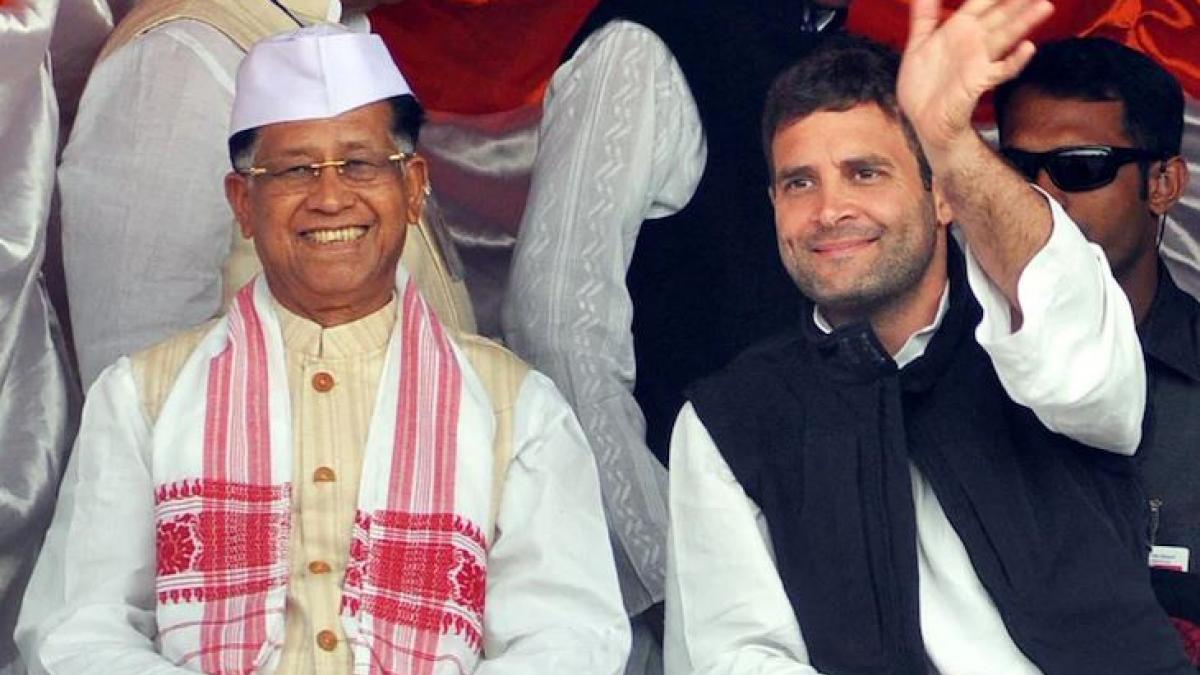 पूर्व सीएम तरुण गोगोई के साथ राहुल गांधी (फाइल फोटो-पीटीआई)