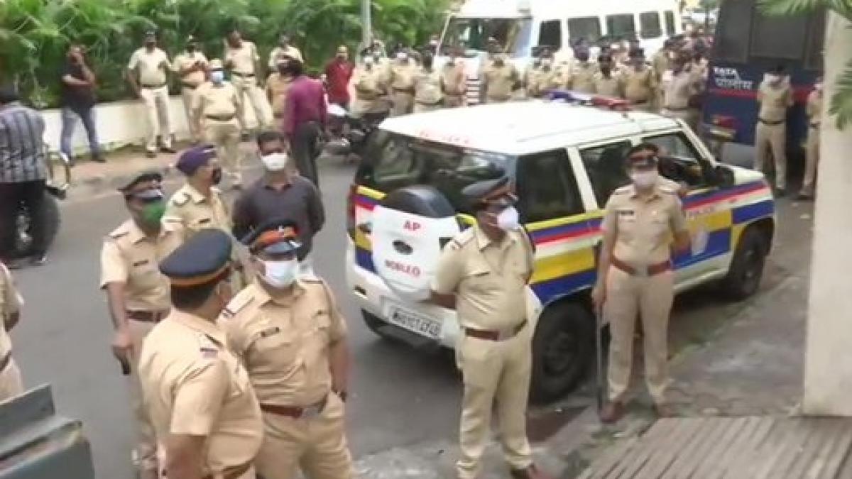 बीजेपी विधायक राम कदम के घर के बाहर तैनात मुंबई पुलिस