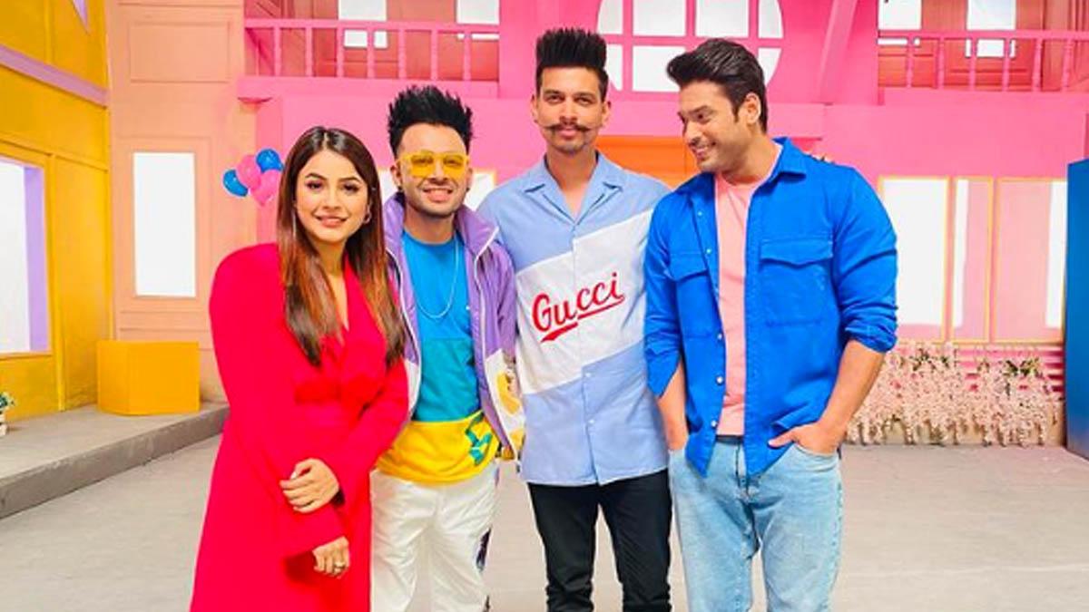 शहनाज गिल को निहारते सिद्धार्थ शुक्ला