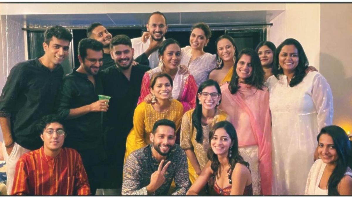 सिद्धांत चतुर्वेदी के साथ पार्टी के उनके गेस्ट 