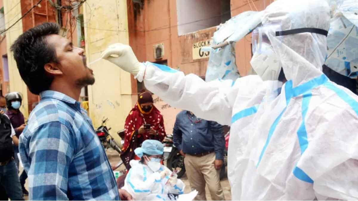 नोएडा में बॉर्डर पर रैंडम टेस्टिंग (फाइल फोटो: PTI)