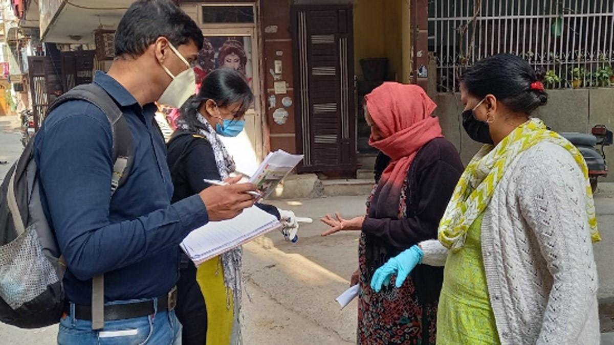 Delhi government school teachers are conducting door to door survey-9:16