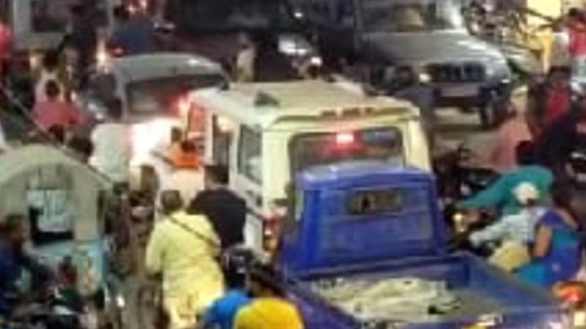 मोतिहारी की सड़कों पर लगा जाम (फोटो आजतक)