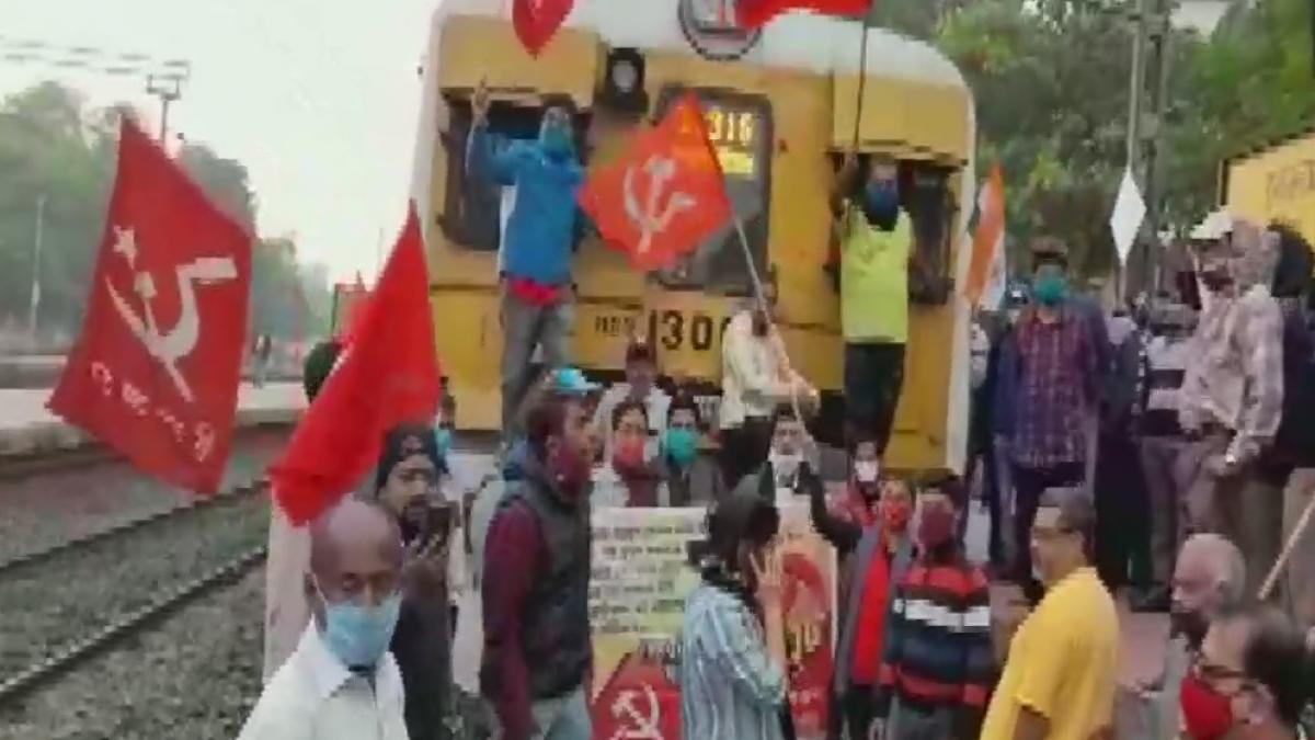 बंगाल के अलग-अलग हिस्सों में हो रहा प्रदर्शन