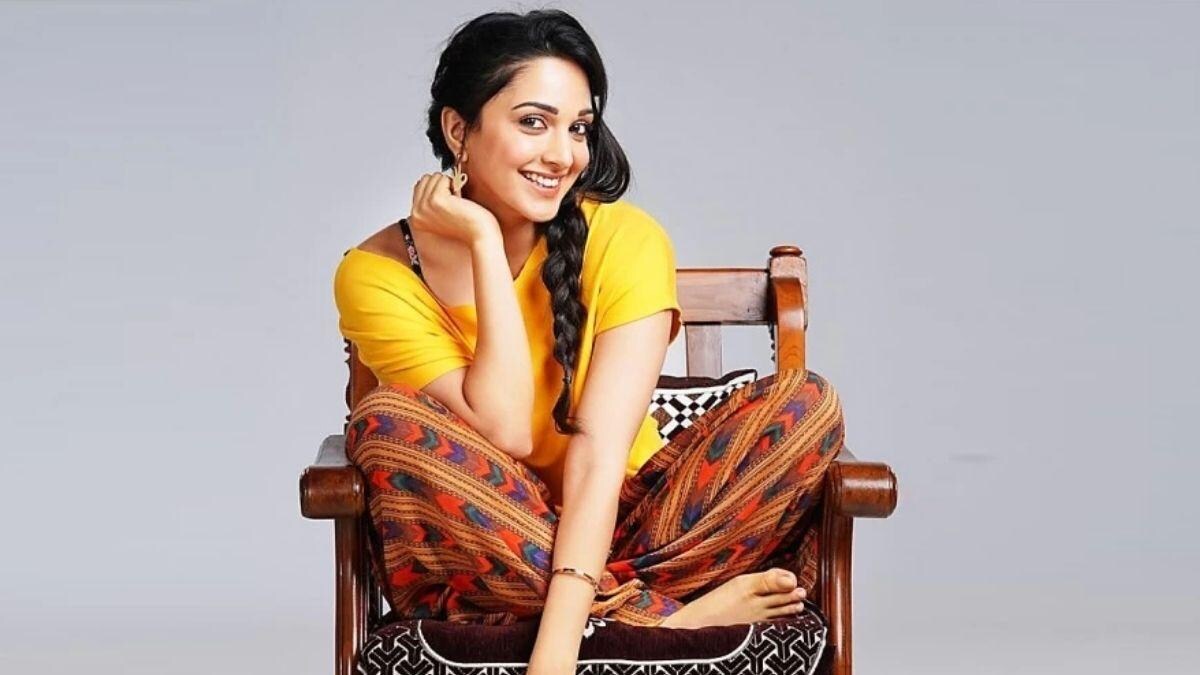 इंदु की जवानी: डेटिंग एप ने किया बवाल, पाकिस्तानी लड़के से कियारा को हुआ प्यार इंदु की जवानी: डेटिंग एप ने किया बवाल, पाकिस्तानी लड़के से कियारा को हुआ प्यार