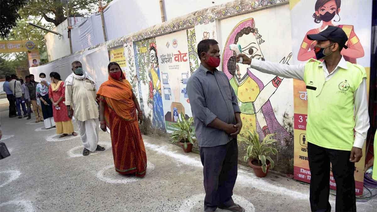 कोरोना के साय में बिहार में वोटिंग 