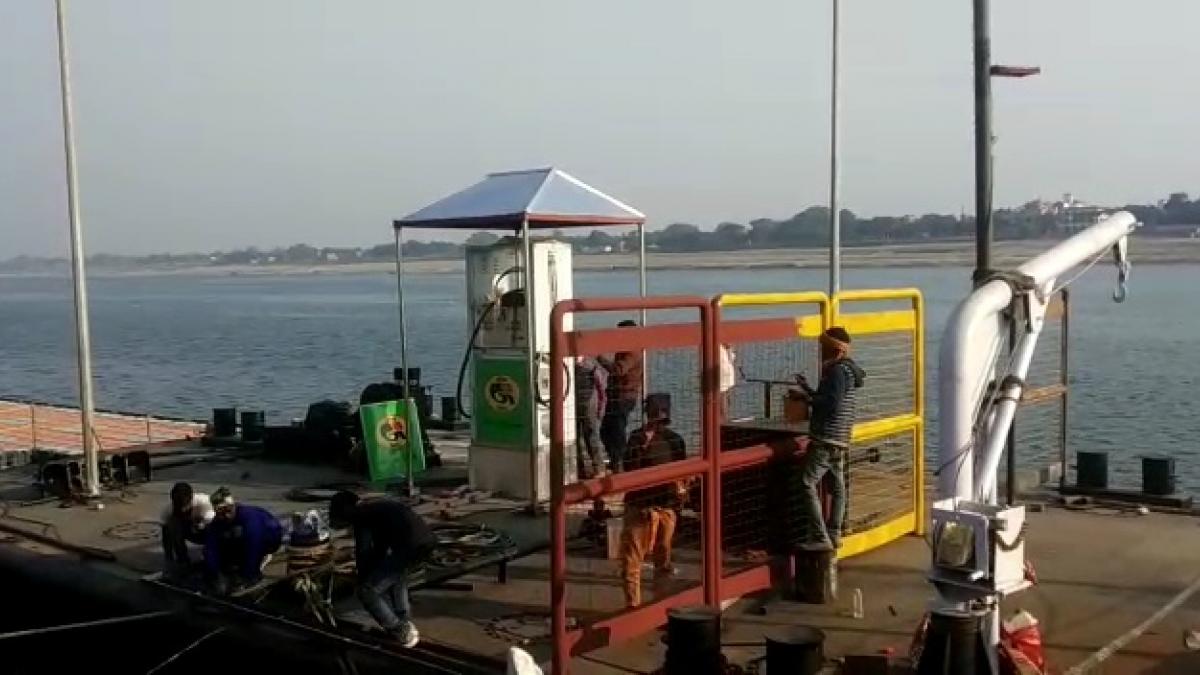 खिड़कियां घाट पर बना सीएनजी स्टेशन