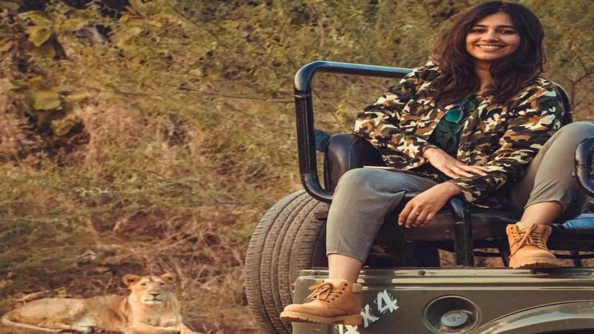 RJ और ब्लॉगर अदिति रावल के फ़ोटो शूट पर विवाद 