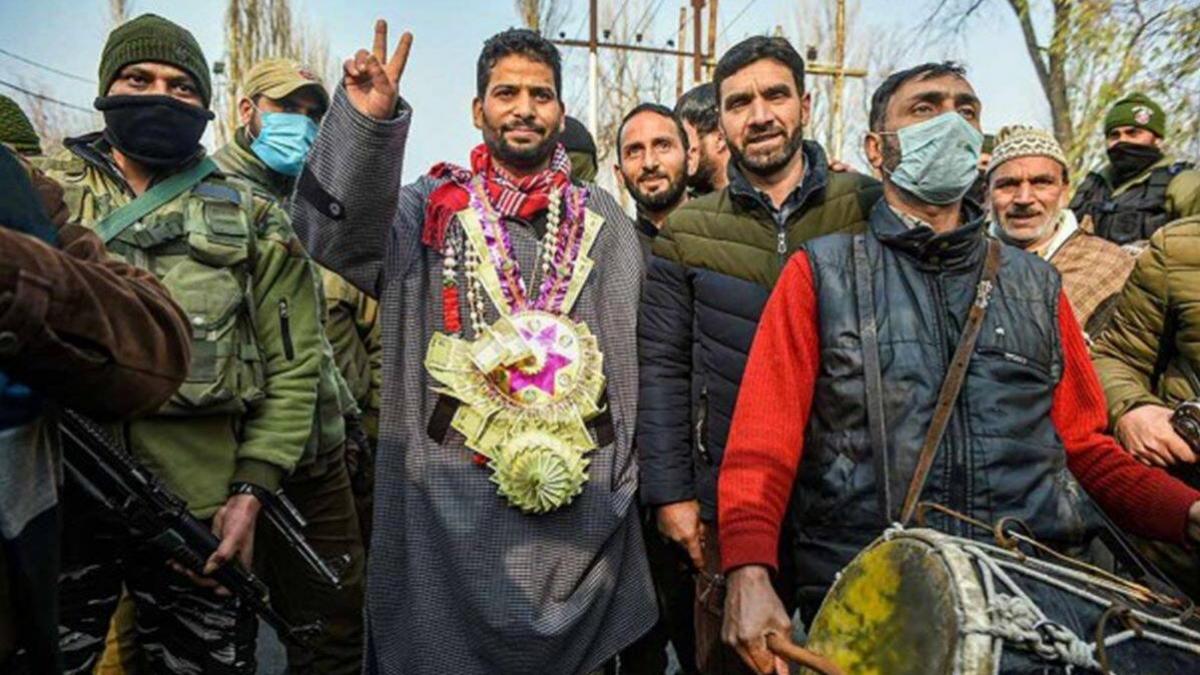 कश्मीर में बीजेपी से जीते एजाज हुसैन