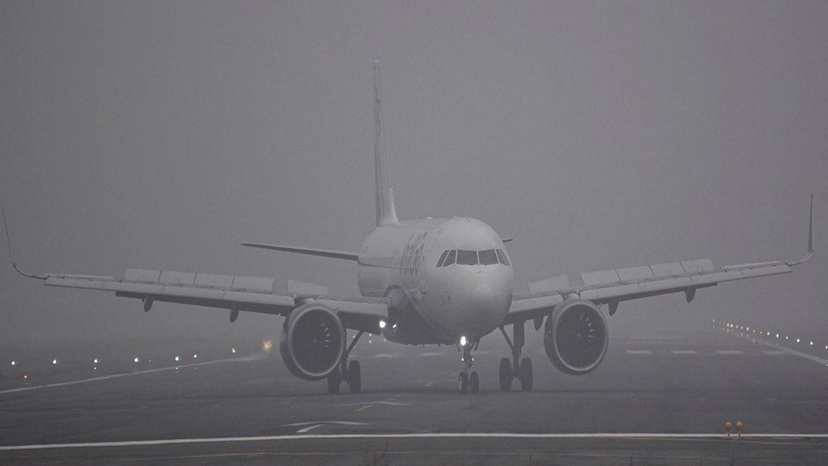 दिल्ली से कोलकाता के बीच रोजाना विमान सेवा (फाइल फोटो)