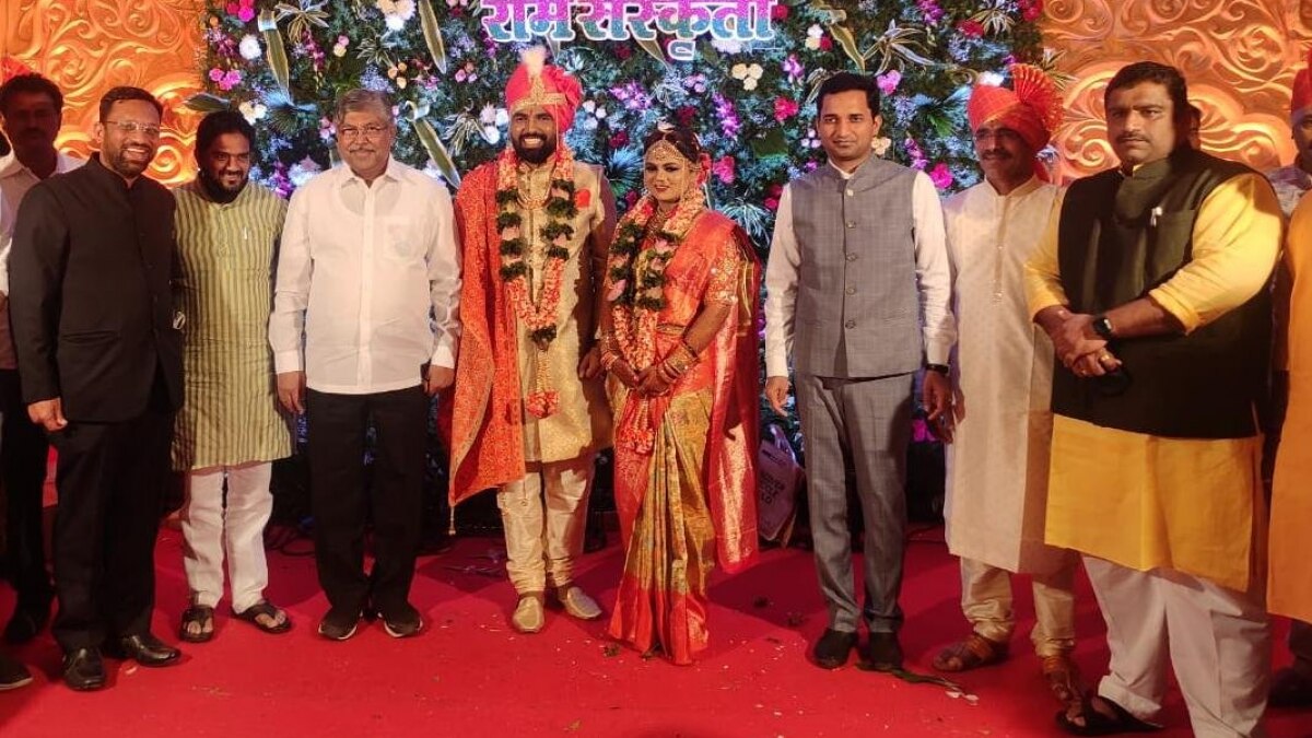 बीजेपी विधायक राम विठ्ठल सातपुते की शादी की तस्वीर