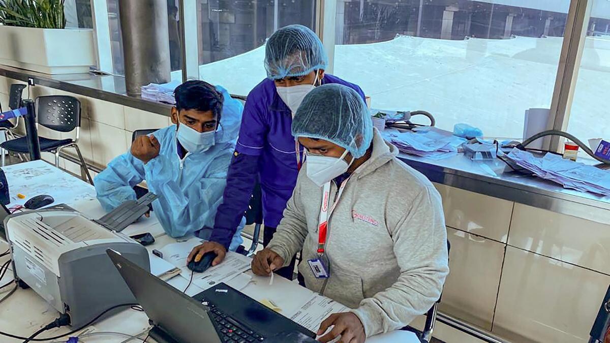भारत में पैर पसार रहा कोरोना का नया स्ट्रेन (File) भारत में पैर पसार रहा कोरोना का नया स्ट्रेन