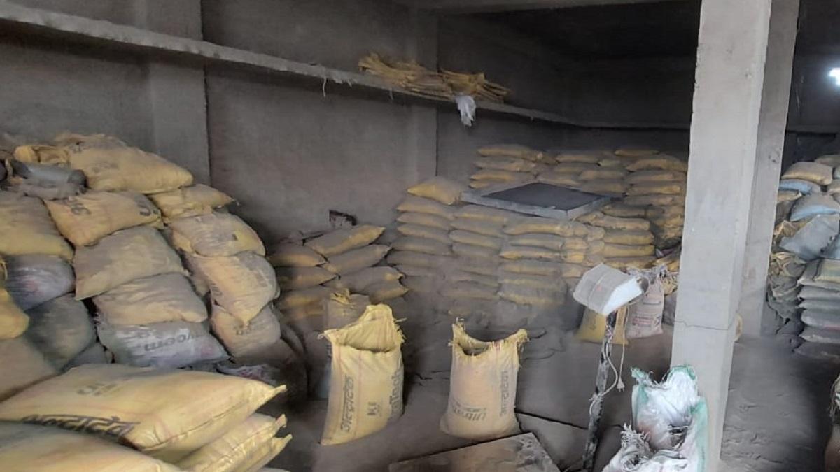 शिकायतों के आधार पर क्राइम ब्रांच द्वारा छापेमारी की गई