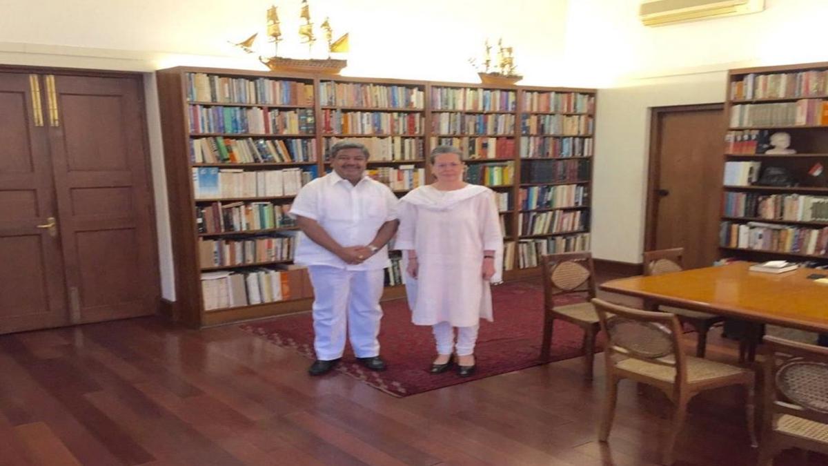 गुडुर नारायण रेड्डी और सोनिया गांधी 