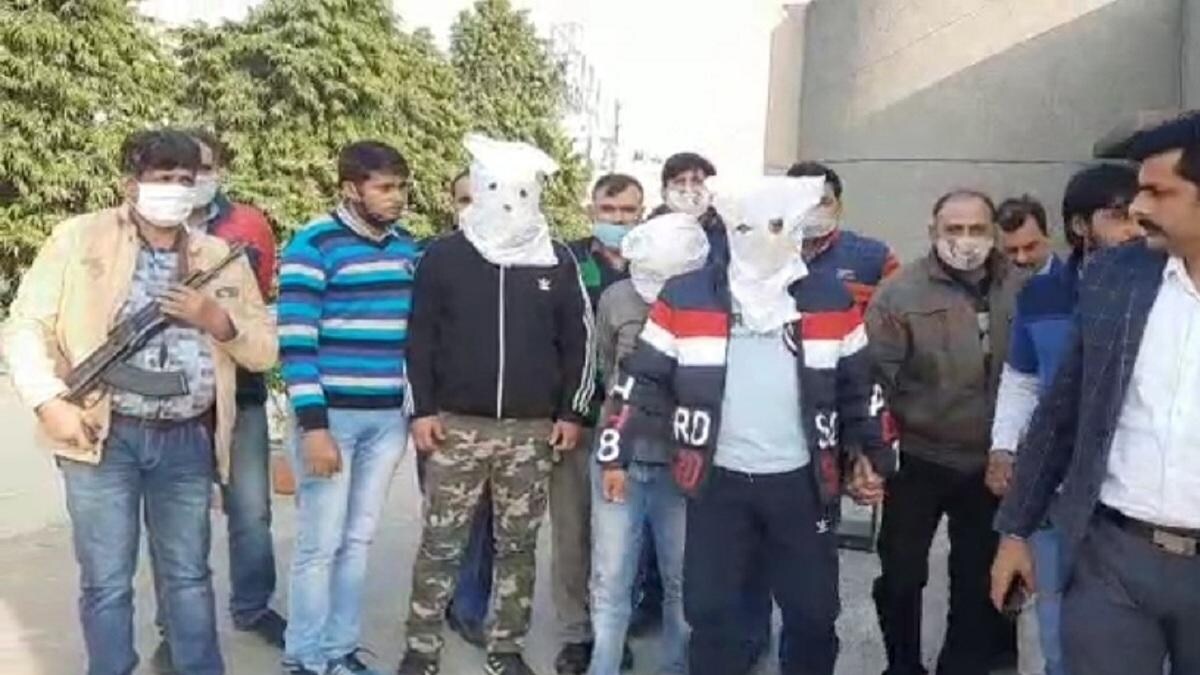 दिल्ली: गिरफ्त में आए गोलू गैंग के लुटेरे, 4 किलो सोना लूटकर हो गए थे फरार दिल्ली: गिरफ्त में आए गोलू गैंग के लुटेरे, 4 किलो सोना लूटकर हो गए थे फरार