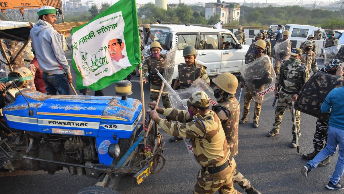 जारी है किसानों का आंदोलन, दिल्ली में आज इन रास्तों पर जाने से बचें - Delhi Farmers Protest Tikri Border Singhu Border Ghazipur Border Traffic Advisory updates - AajTak