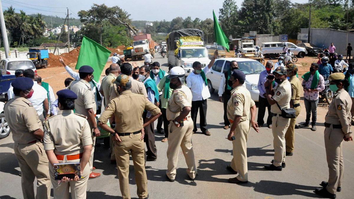 कृषि कानूनों के खिलाफ किसानों का प्रदर्शन जारी (फाइल फोटो- PTI)