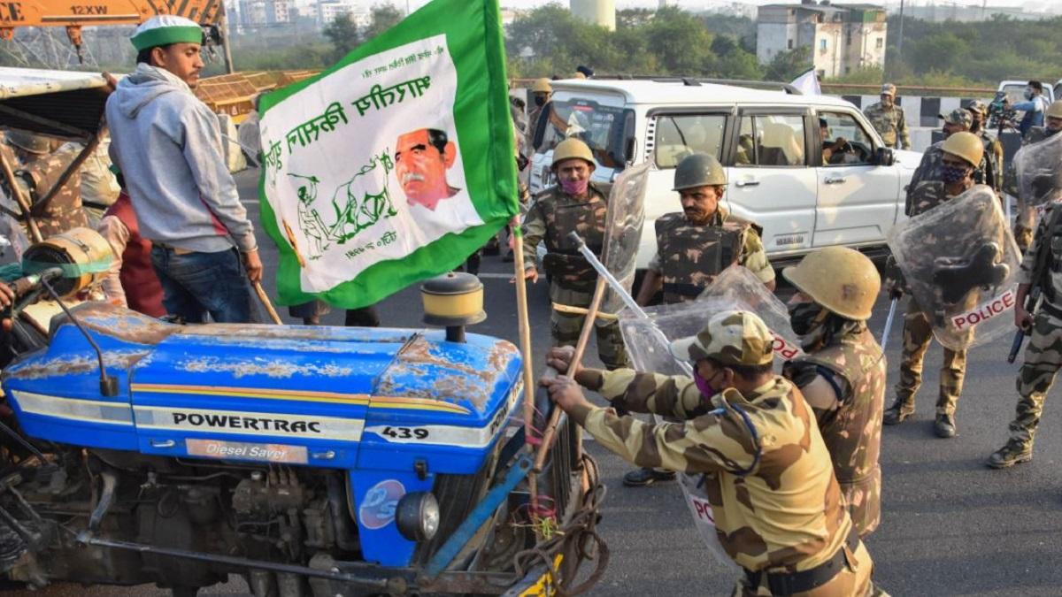 केंद्र के कृषि कानूनों के खिलाफ किसानों का प्रदर्शन जारी है (पीटीआई)