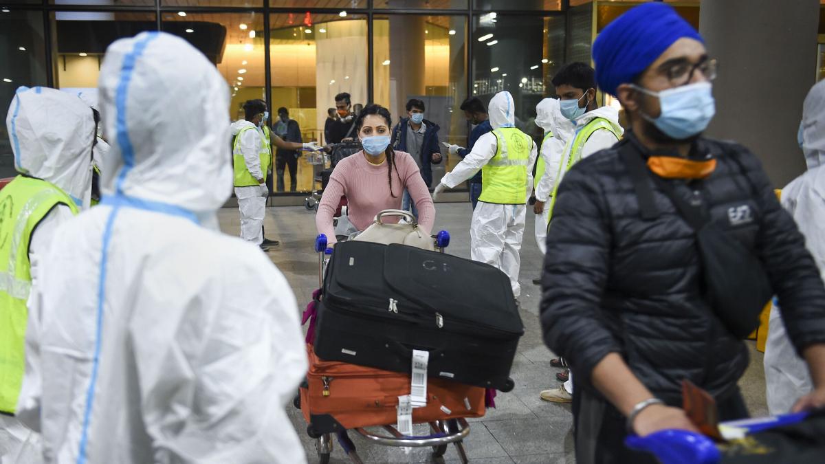 UK से आने वाले लोगों पर नजर