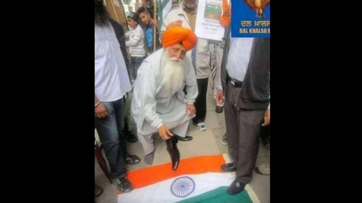 सोशल मीडिया पर यह फोटो वायरल हो रही है.