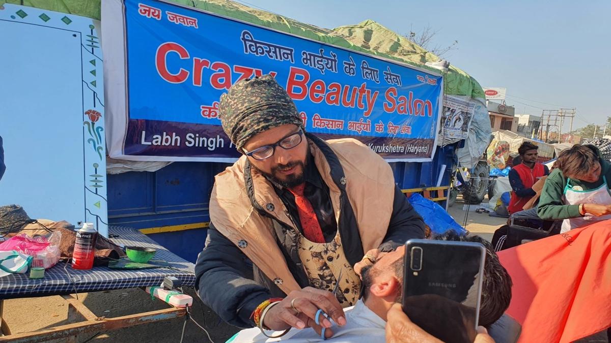 सिंघु बॉर्डर पर ब्यूटी पार्लर (फ़ोटो- आज तक)