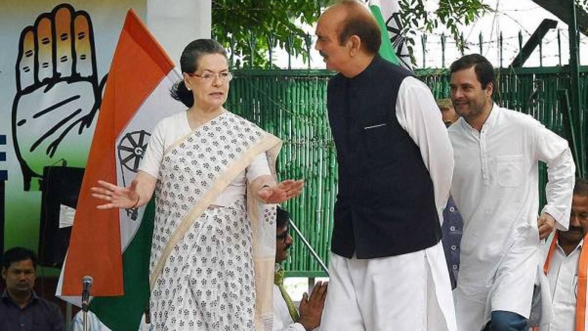 सोनिया गांधी, गुलाम नबी आजाद, राहुल गांधी (फाइल फोटो)