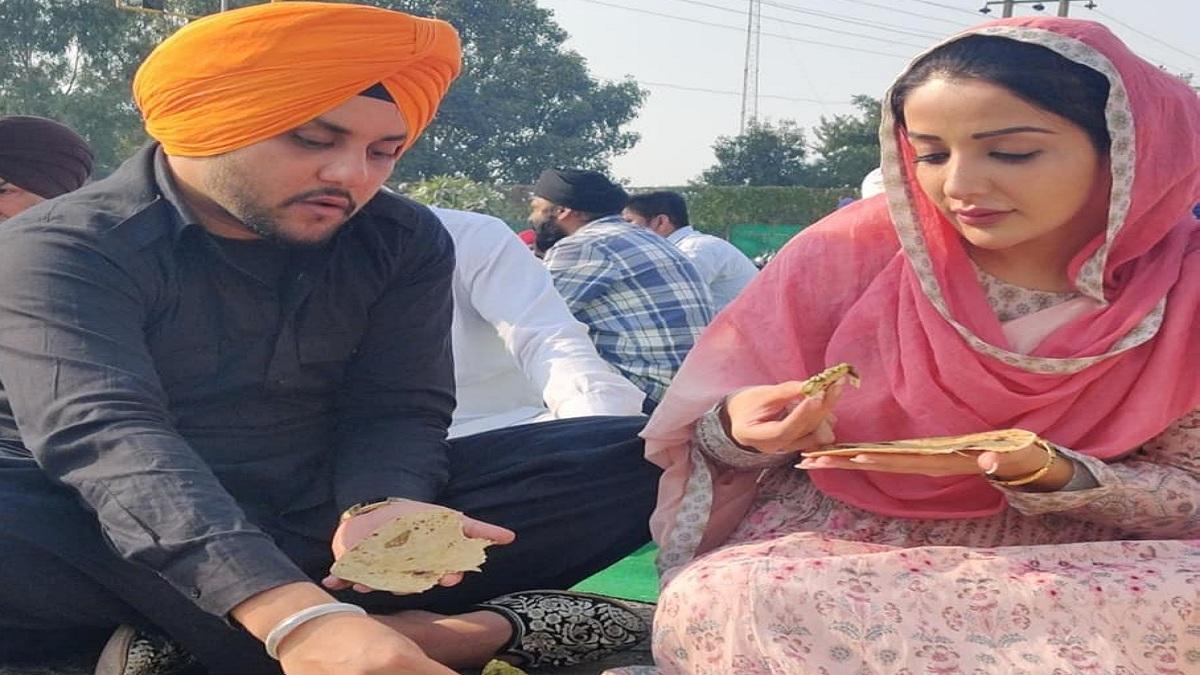 महताब विर्क और सोनिया मान की यह तस्वीर वायरल हो रही है.