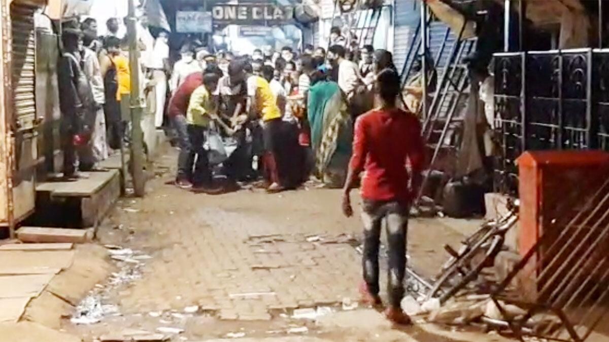 मुंबई: एक ही परिवार के तीन लोगों ने की खुदकुशी, आर्थिक तंगी से परेशान था परिवार - suicide case Three Family Member Police Investigation Mumbai Kandivali tstc - AajTak