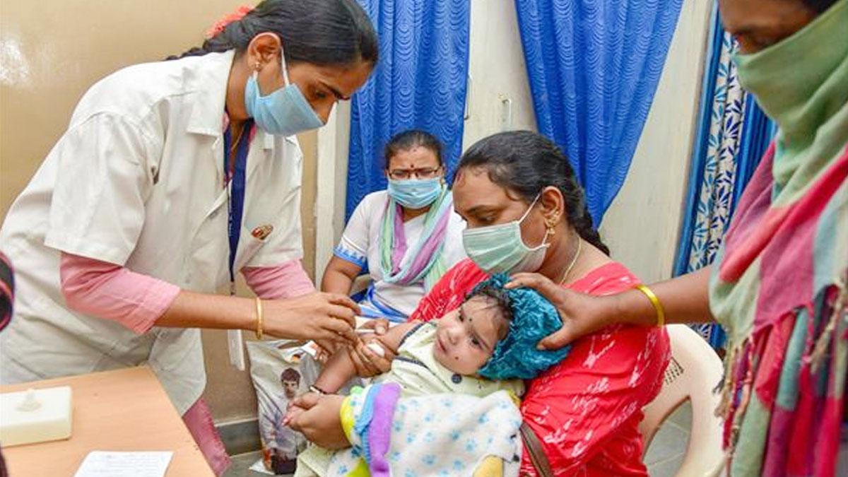 कोरोना वैक्सीन के लिए बच्चों को अभी करना होगा इंतजार (फाइल फोटो- PTI)