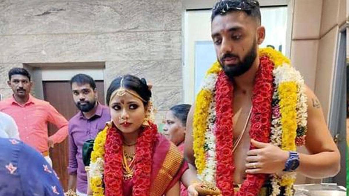 वरुण चक्रवर्ती ने रचाई शादी