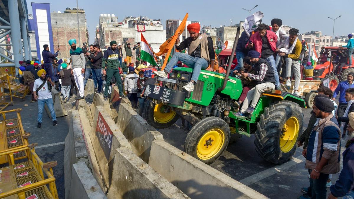 किसानों के ट्रैक्टर मार्च के दौरान जगह-जगह झड़प (फोटो-PTI)