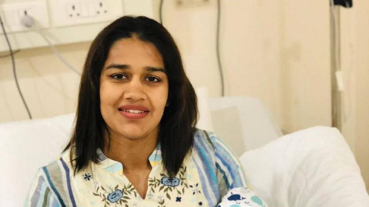पहलवान बबीता फोगाट ने बेटे को दिया जन्म, सोशल मीडिया पर शेयर की तस्वीरें - wrestler babita phogat become mother share son picture on social media tspo - AajTak