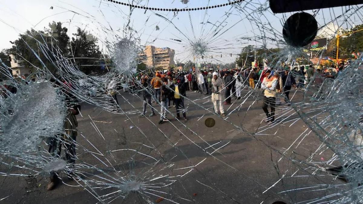 दिल्ली में हिंसा से संकट ही संकट (फोटो: PTI)