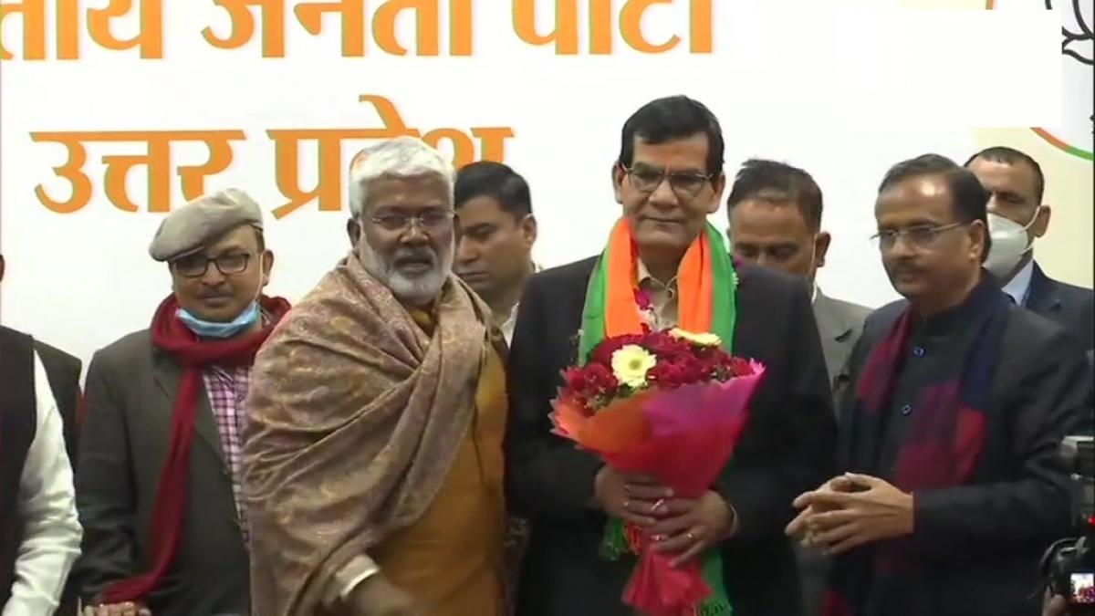 एके शर्मा ने थामा बीजेपी का दामन