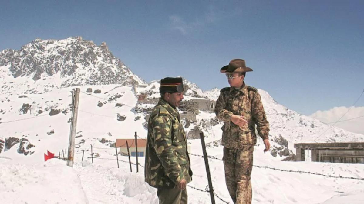 भारत-चीन की सेना (प्रतीकात्मक- फ़ोटो- पीटीआई)